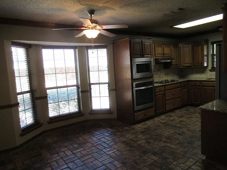 10124 Trailridge Dr — Photo 5
