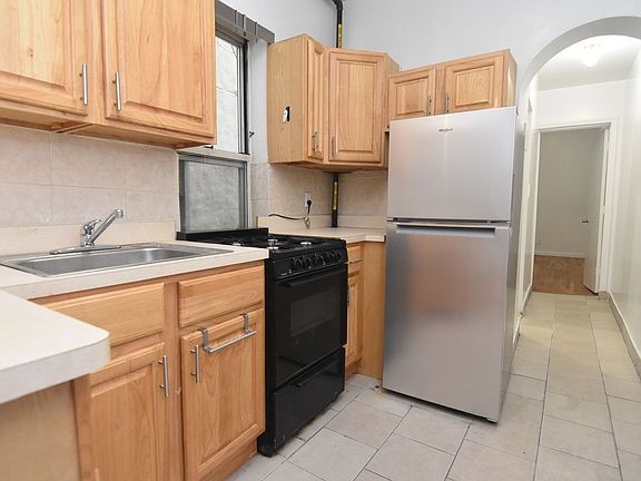 3rd image of 520 W 175th St #2AA