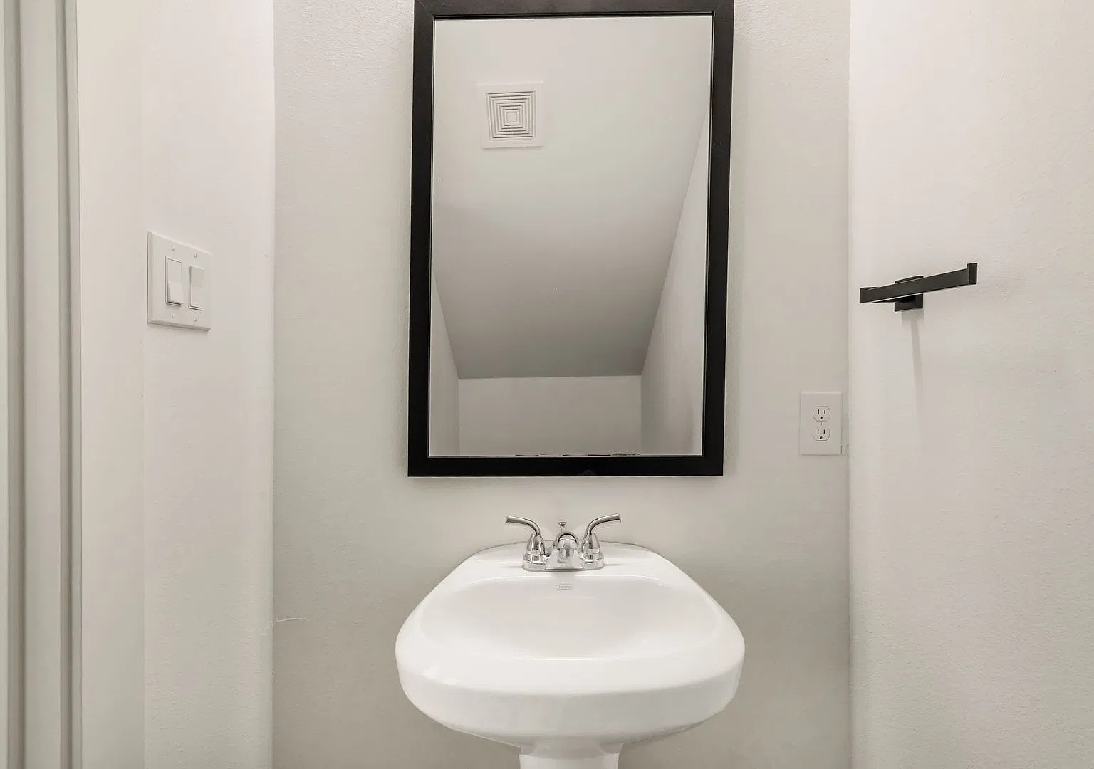 Pre-Leasing Fall 2027 Wolf Den 3BR Near South College Station — Photo 4