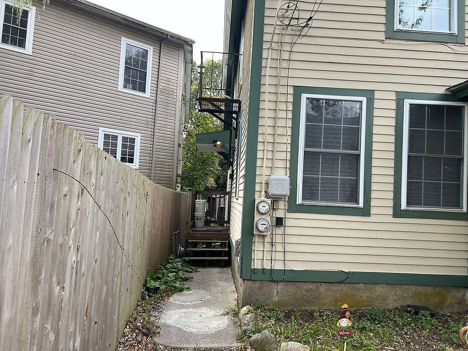 Side Entry to Apartment