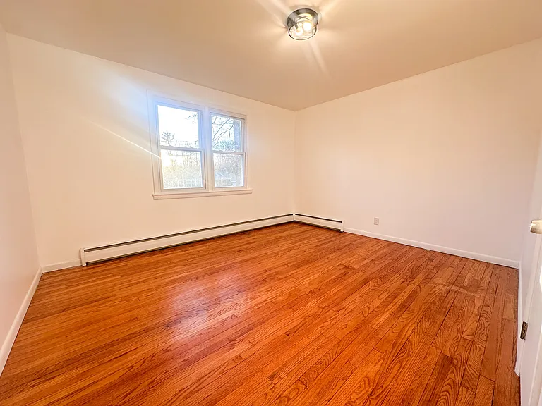 36 Roosevelt Ave — Photo 8