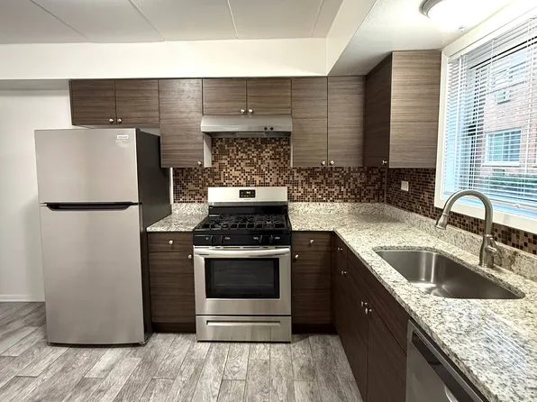 1304 Carol St Floor 2, Park Ridge, IL 60068