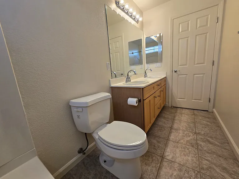 5130 Lakeshore Dr — Photo 16