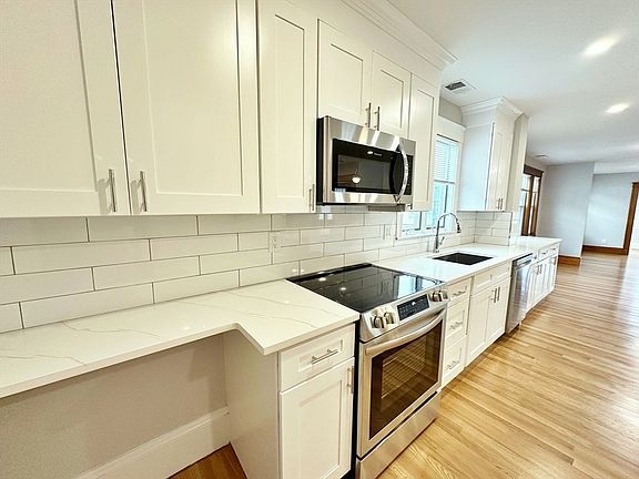 5th image of 75 Governor Winthrop Rd