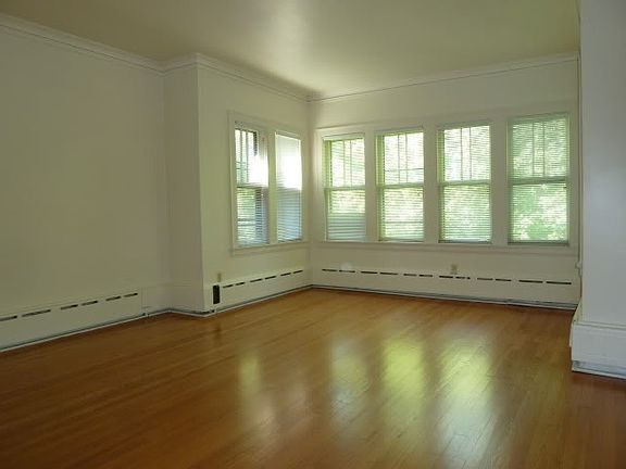 2nd image of 5917 N Rockwell St #2