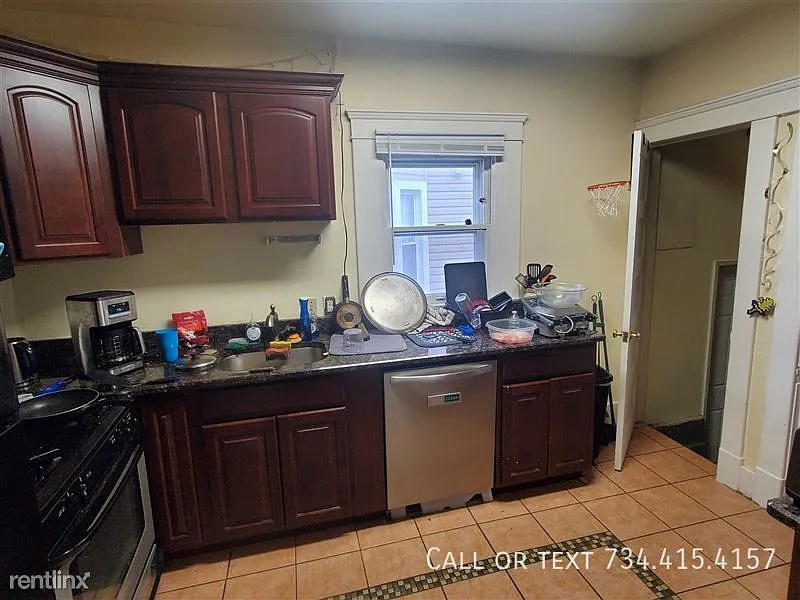936 Mary (936 Mary St) — Photo 4