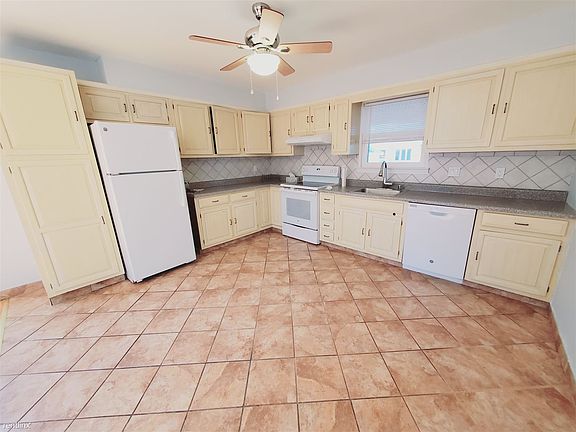 2nd image of 9 Algonquin Ave