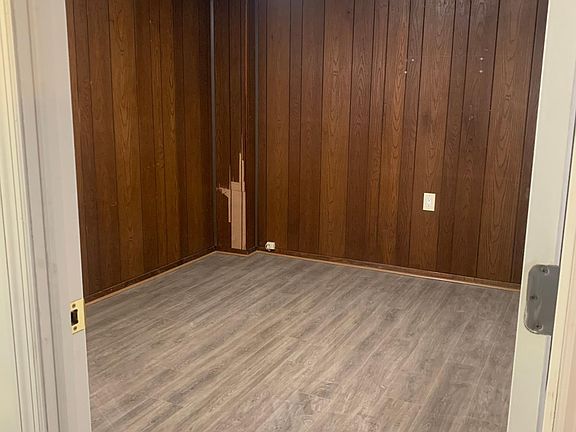 4th image of 10-11 125th St Floor 1