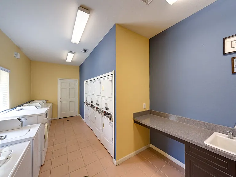 Holly Cove Apartments — Photo 5