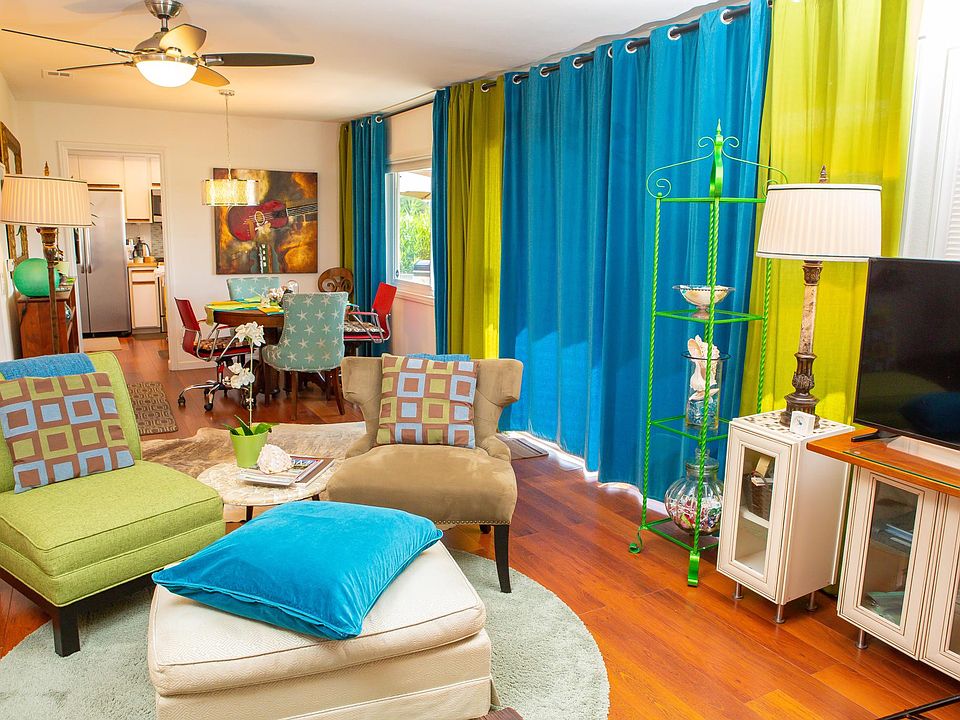 Living room of 250 Vista Montana Way