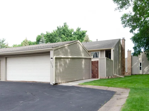 12348 Drake St NW, Coon Rapids, MN 55448