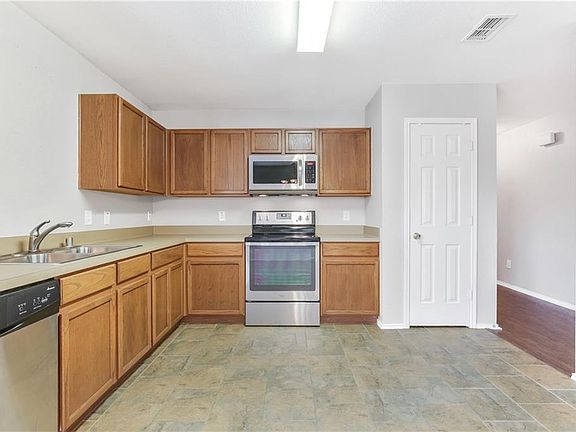 5th image of 239 Pine Crest Dr