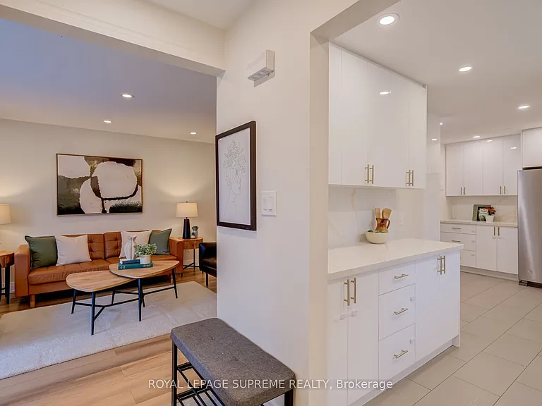 143 Voltarie Cres #UPPER — Photo 3