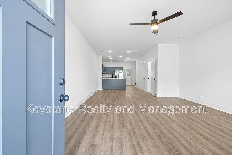 2 bed, 2.5 bath, 1353 sqft, $1,395 — Photo 2