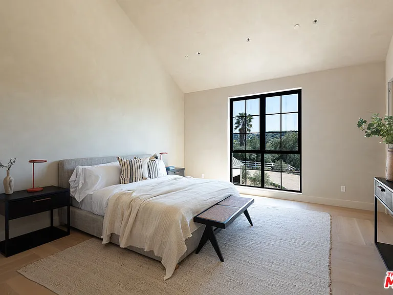 24172 Lupin Hill Rd — Photo 31