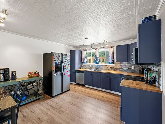 4th image of 405 Raintree Pl