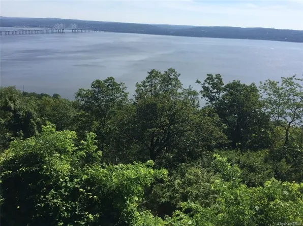 145 Tweed Boulevard, Nyack, NY 10960