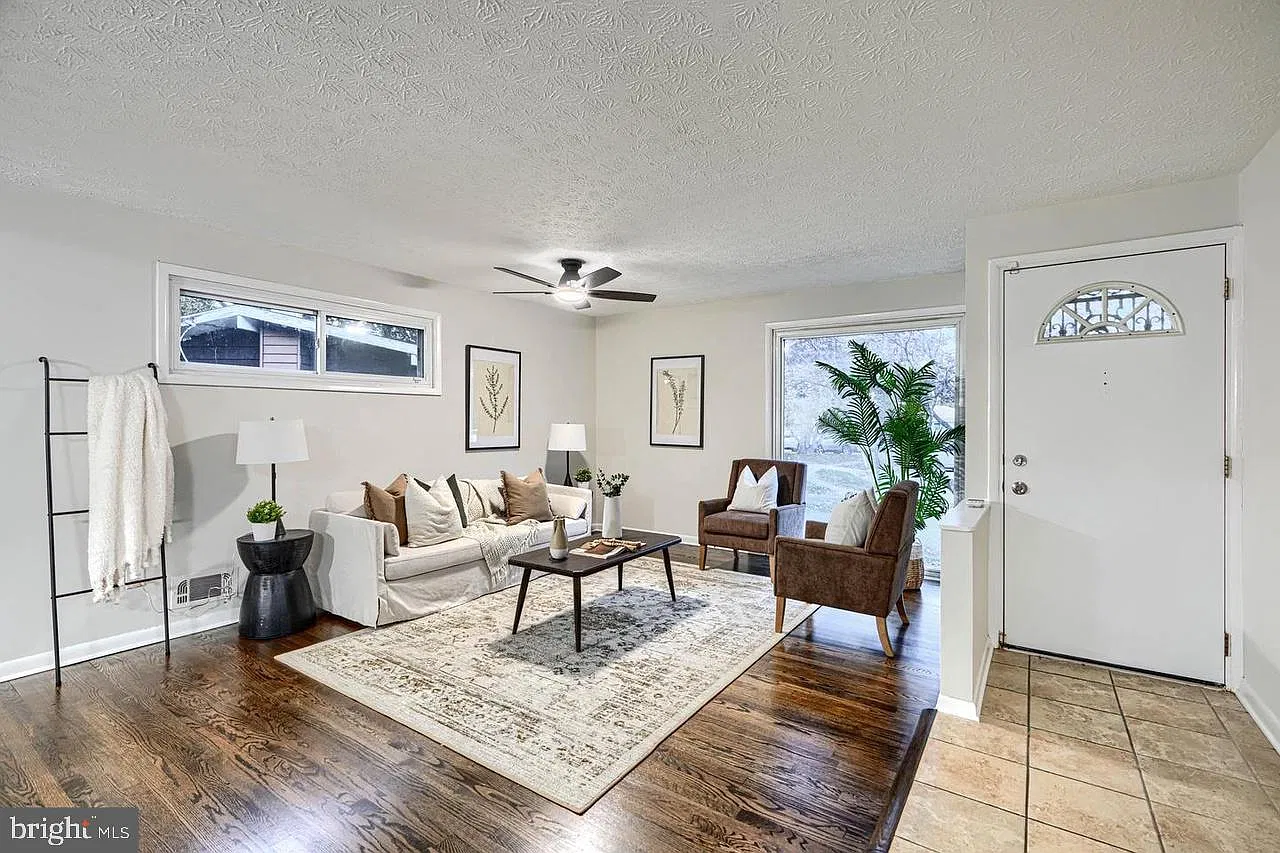 4 bed, 2.0 bath, 2264 sqft, $2,995 — Photo 2
