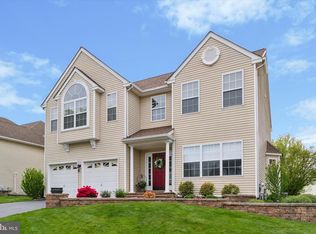 6 Queen Ln, Limerick, PA 19468