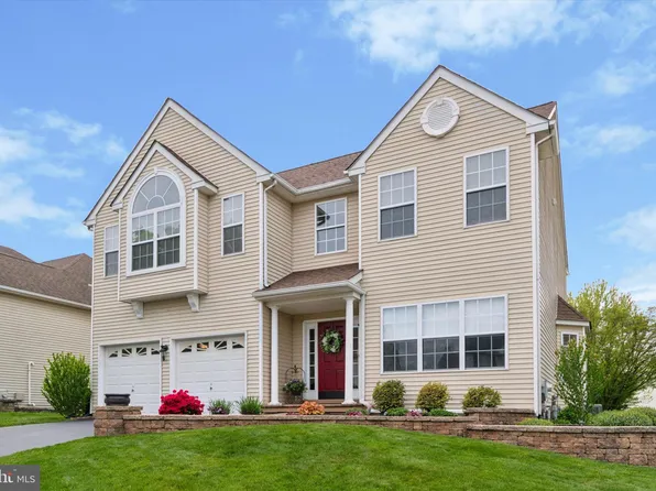 6 Queen Ln, Royersford, PA 19468