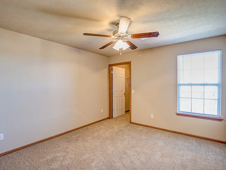 Weaver Creek Apartments — Photo 21