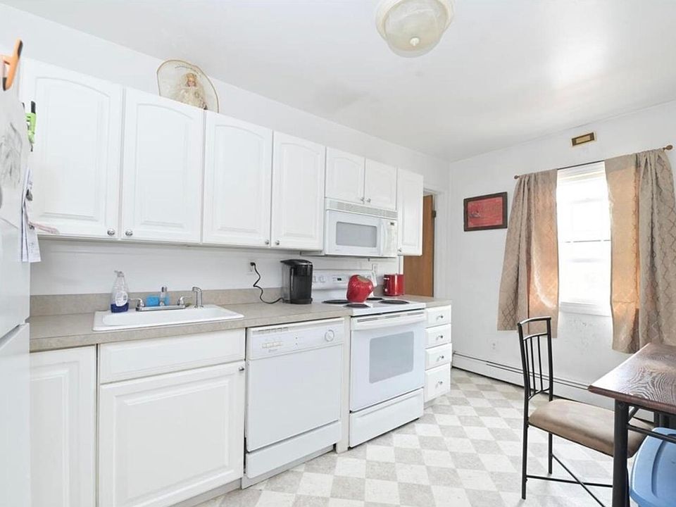 1st image of 12 Cove Ln