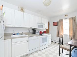 12 Cove Ln, Levittown, NY