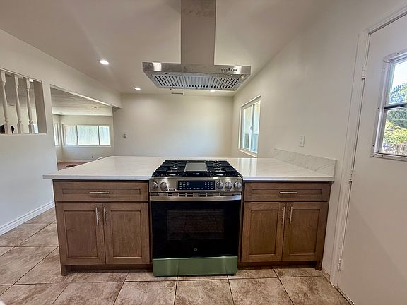 4th image of 1239 Stringer Ave