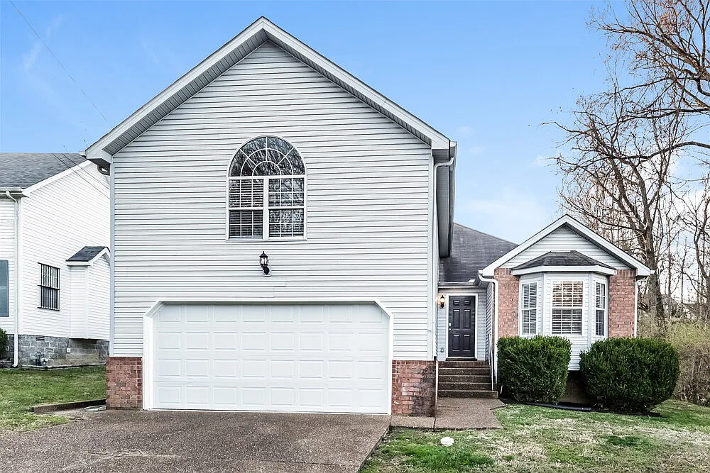 3 bed, 2.0 bath, 1781 sqft, $2,160 — Photo 1