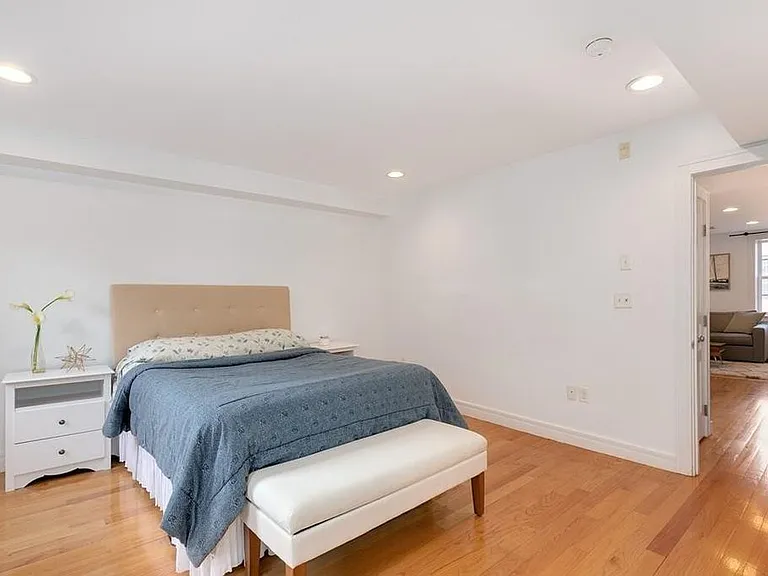 125 Charles St #R2 — Photo 6