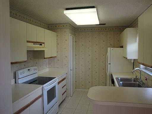 3rd image of 18 Lake Vista Trl APT 201