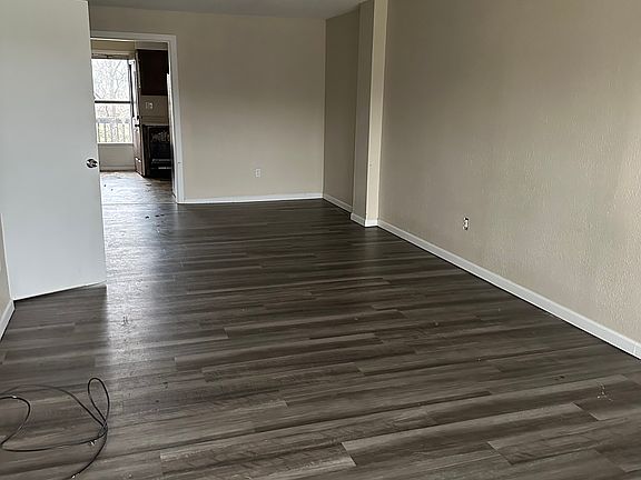 4th image of 1105 SE Prairie Ln APT B