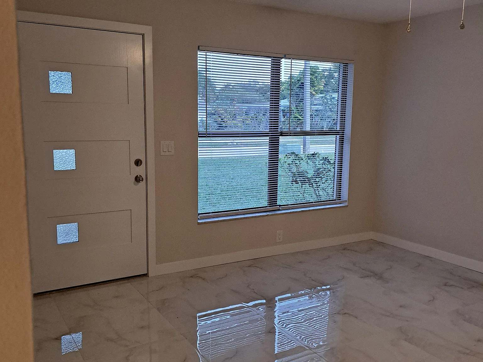 3 bed, 1326 sqft, $2,400 — Photo 2