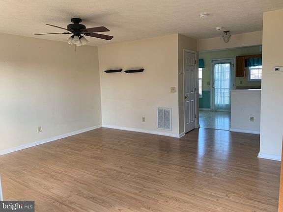 4th image of 125 Copperfield Ln