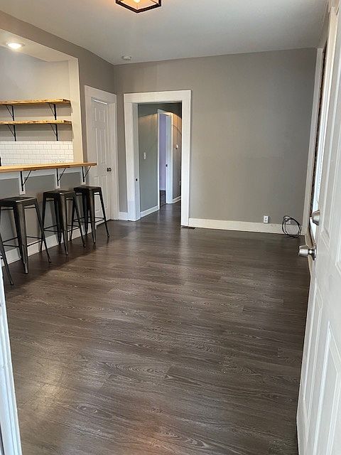 2nd image of 613 E Elm St