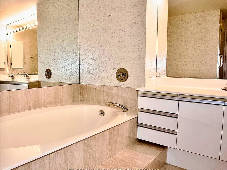 65 Spring Garden Ave #1811 — Photo 13