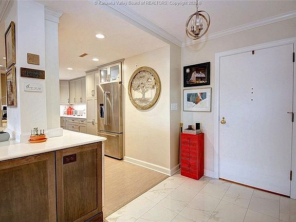 5th image of 1578 Kanawha Blvd E APT 6C
