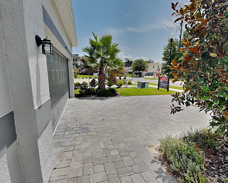 3 bed, 2.0 bath, 1713 sqft, $2,000 — Photo 2