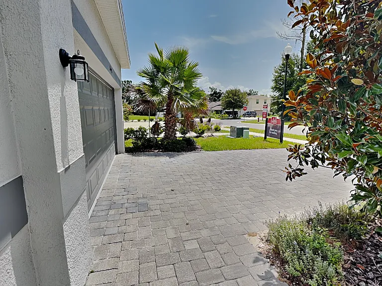 805 Lemon Ave — Photo 2