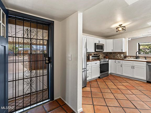5th image of 8444 E Louise Dr