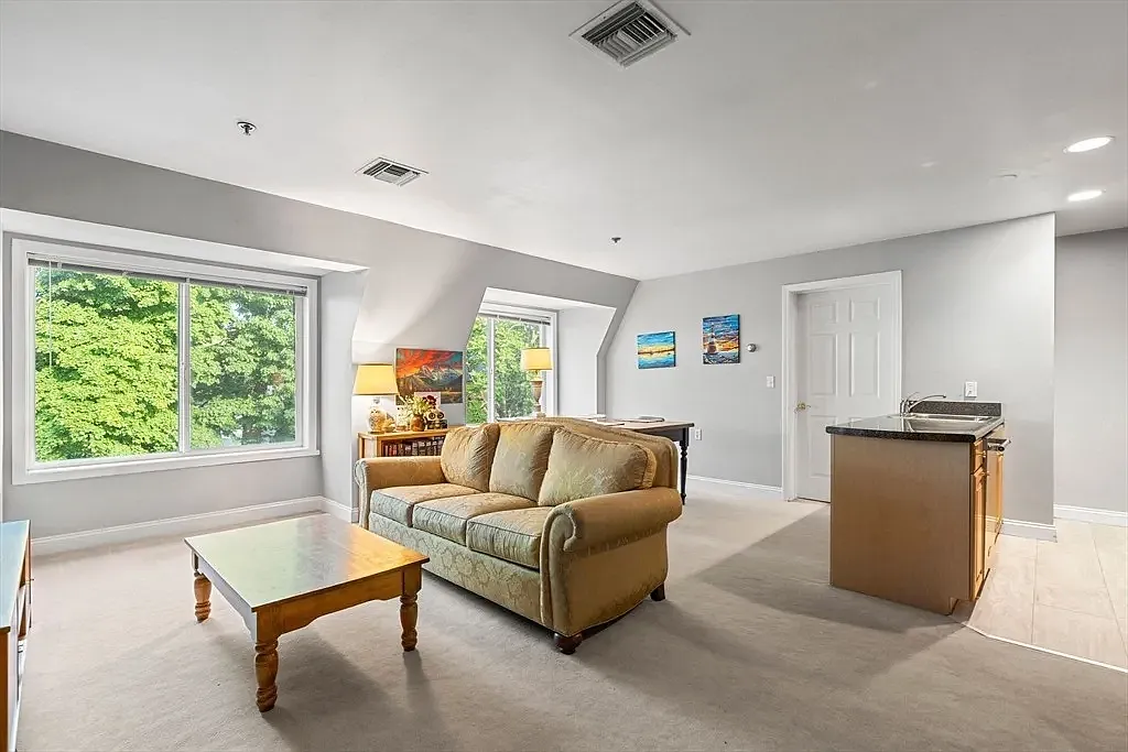 2 bed, 850 sqft, $3,600 — Photo 1