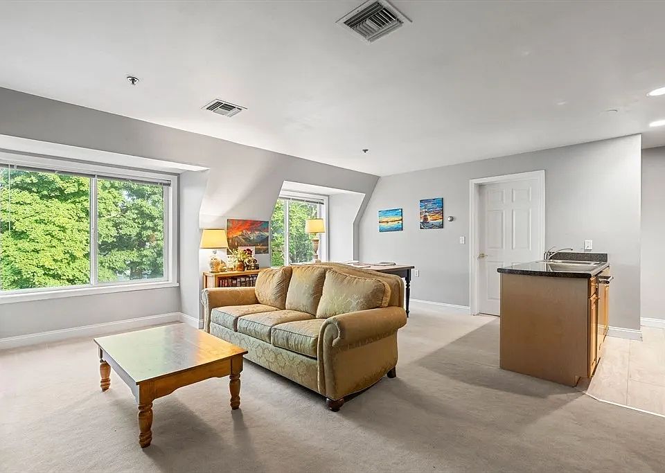 1st image of 332 Jamaicaway APT 403
