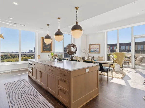 1111 W River Pkwy #15E, Minneapolis, MN 55415