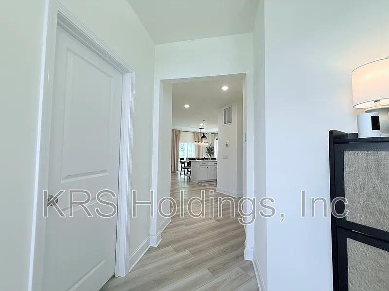 3 bed, 2.5 bath, 2055 sqft, $2,300 — Photo 4