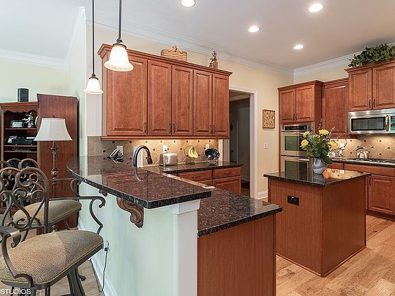 Gourmet Kitchen/Bar Counter