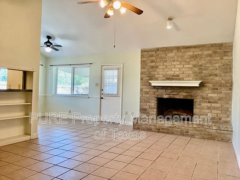 3 bed, 2.0 bath, 1315 sqft, $1,750 — Photo 4