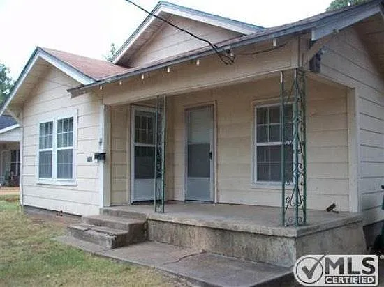 Building Photo - 715 W Frey St