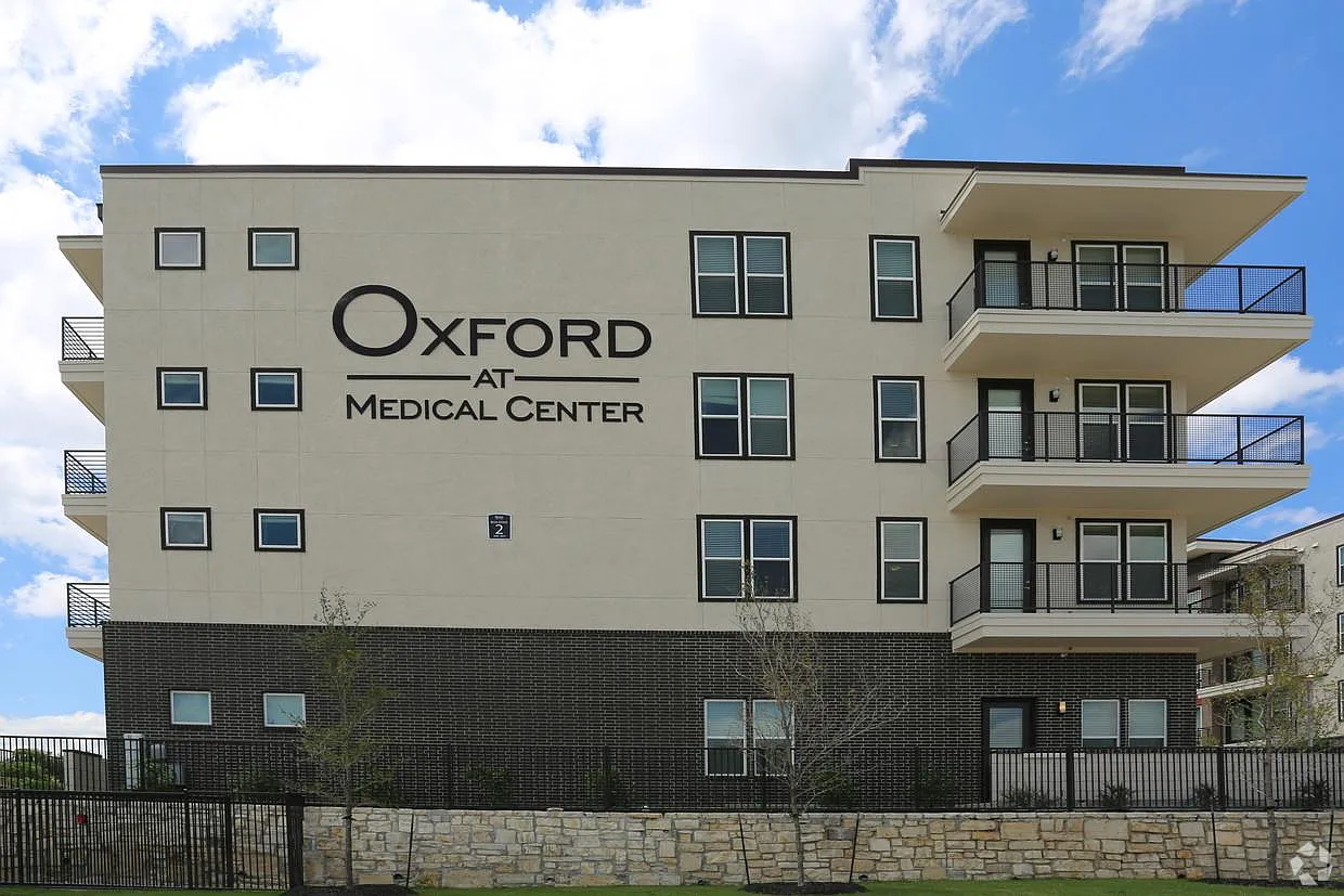 Oxford at Medical Center — Photo 1