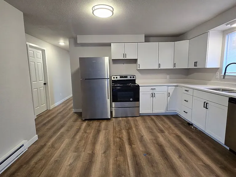 Oak Street Fourplex — Photo 6