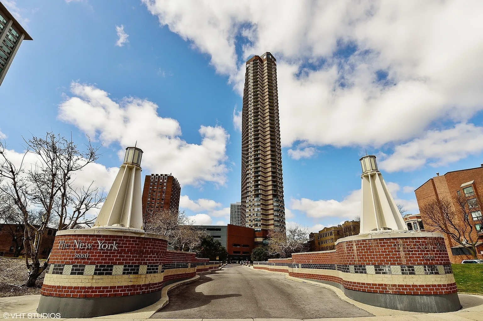 3660 N Lake Shore Dr APT 1613 photo 1